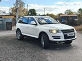 Volkswagen Touareg 2008 года за 4 990 000 тг. в Караганда – фото 2