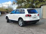 Volkswagen Touareg 2008 года за 4 990 000 тг. в Караганда – фото 3