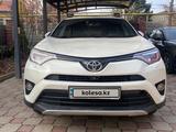 Toyota RAV4 2018 года за 12 400 000 тг. в Алматы