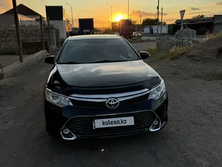 Toyota Camry 2017 года за 12 000 000 тг. в Караганда