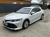 Toyota Camry 2018 года за 12 500 000 тг. в Атырау