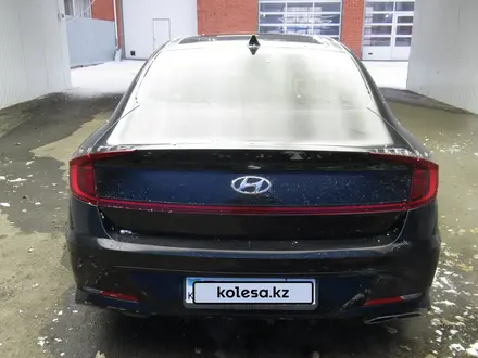 Hyundai Sonata 2020 года за 7 499 550 тг. в Актобе – фото 2