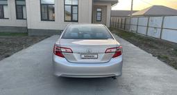 Toyota Camry 2014 года за 4 800 000 тг. в Атырау – фото 2