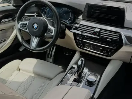 BMW 540 2018 года за 17 800 000 тг. в Алматы – фото 12