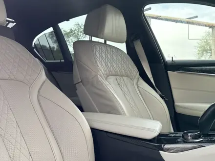BMW 540 2018 года за 17 800 000 тг. в Алматы – фото 14
