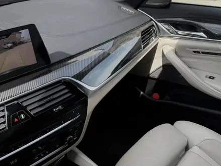 BMW 540 2018 года за 17 800 000 тг. в Алматы – фото 15