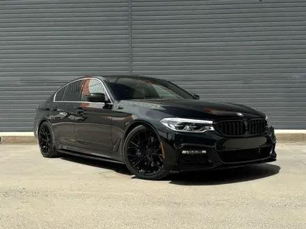 BMW 540 2018 года за 17 800 000 тг. в Алматы – фото 2