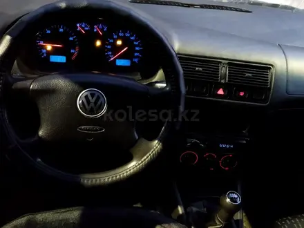 Volkswagen Golf 2002 года за 2 180 000 тг. в Экибастуз – фото 4