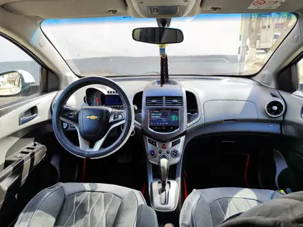 Chevrolet Aveo 2014 года за 4 250 000 тг. в Байконыр – фото 2