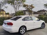 Volkswagen Passat 2015 года за 5 200 000 тг. в Актау – фото 3