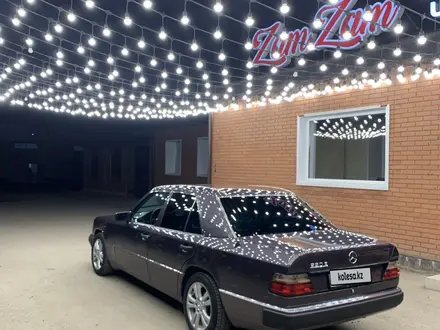 Mercedes-Benz E 220 1993 года за 3 300 000 тг. в Павлодар – фото 4