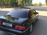 Mercedes-Benz E 320 1999 года за 2 800 000 тг. в Семей – фото 2