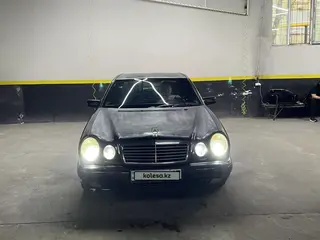 Mercedes-Benz E 240
