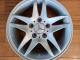 1 оригинальный диск Mercedes R15x7J, ET25 5x112 за 37 000 тг. в Алматы
