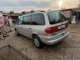 Volkswagen Sharan 1996 годаүшін1 500 000 тг. в Шу
