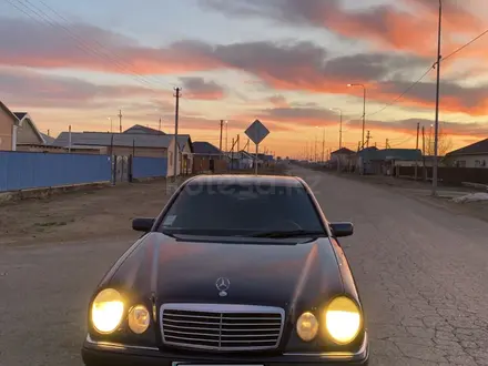 Mercedes-Benz E 320 1996 года за 1 900 000 тг. в Атырау