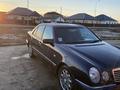 Mercedes-Benz E 320 1996 года за 1 900 000 тг. в Атырау – фото 2