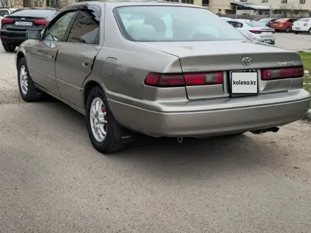 Toyota Camry 1999 года за 3 550 000 тг. в Алматы – фото 2