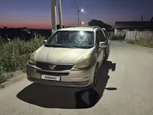 Toyota Sienna, 2004