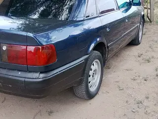 Audi 100