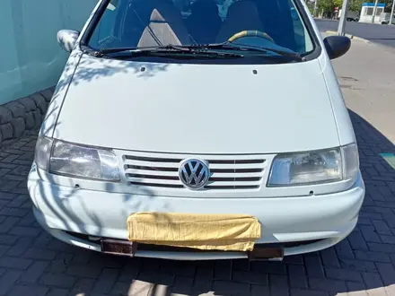 Volkswagen Sharan 1998 года за 2 400 000 тг. в Байконыр – фото 3