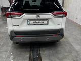 Toyota RAV4 2020 года за 19 000 000 тг. в Атырау – фото 3