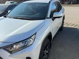 Toyota RAV4 2020 года за 19 000 000 тг. в Атырау – фото 4