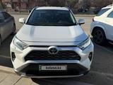 Toyota RAV4 2020 года за 19 000 000 тг. в Атырау