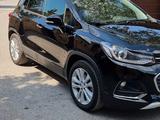 Chevrolet Tracker 2021 годаүшін8 400 000 тг. в Караганда – фото 2