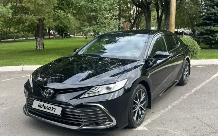 Toyota Camry 2021 года за 15 800 000 тг. в Караганда