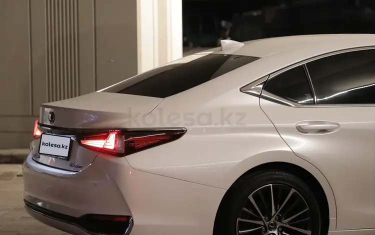 Lexus ES 250 2022 года за 21 000 000 тг. в Астана