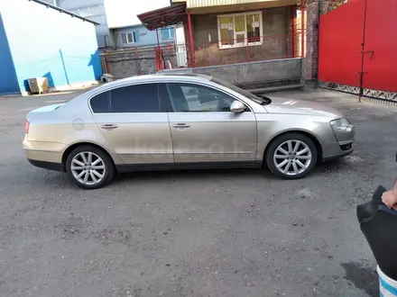 Volkswagen Passat 2006 года за 4 000 000 тг. в Алматы – фото 14