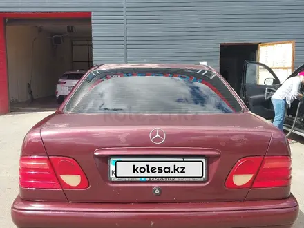 Mercedes-Benz E 230 1997 года за 2 500 000 тг. в Сатпаев – фото 3
