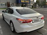 Toyota Camry 2021 года за 14 500 000 тг. в Алматы – фото 4