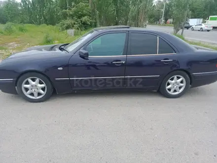 Mercedes-Benz E 320 1996 года за 2 200 000 тг. в Алматы – фото 4