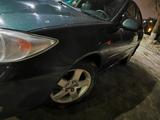 Toyota Camry 2002 года за 6 500 000 тг. в Актобе – фото 2