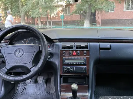 Mercedes-Benz E 230 1998 года за 3 500 000 тг. в Тараз – фото 13