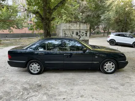 Mercedes-Benz E 230 1998 года за 3 500 000 тг. в Тараз – фото 3