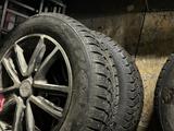Литые диски с резиной за 200 000 тг. в Алматы – фото 2