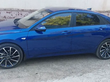 Hyundai Elantra 2021 года за 9 000 000 тг. в Уральск – фото 4