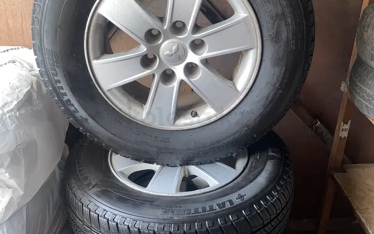 Комплект резины с дисками MICHELIN LATITUDE TOUR 265/65/R17 для Паджеро 3/4 за 300 000 тг. в Алматы