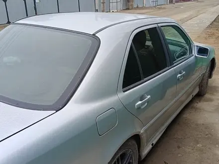 Mercedes-Benz C 200 1995 года за 1 800 000 тг. в Актобе – фото 3