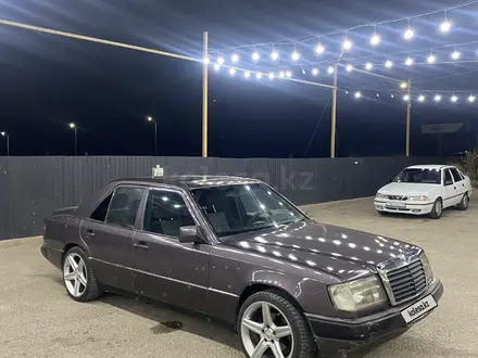 Mercedes-Benz E 230 1992 года за 800 000 тг. в Шымкент