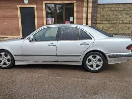 Mercedes-Benz E 320 2000 года за 2 200 000 тг. в Алматы – фото 2