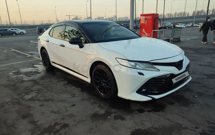 Toyota Camry 2020 года за 13 000 000 тг. в Алматы
