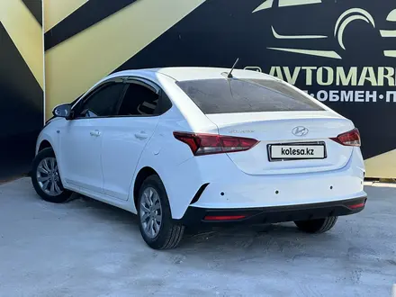 Hyundai Solaris 2021 года за 7 750 000 тг. в Атырау – фото 4