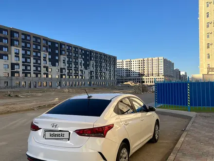 Hyundai Accent 2021 года за 7 200 000 тг. в Актау – фото 2