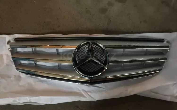 Решетка радиатора Mercedes Benz W204 за 40 000 тг. в Алматы