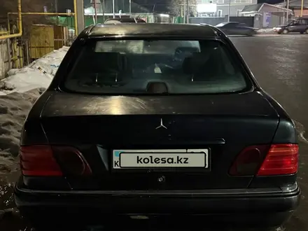 Mercedes-Benz E 230 1996 года за 1 760 000 тг. в Алматы – фото 3