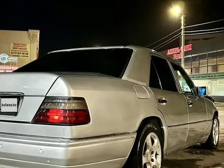 Mercedes-Benz E 320 1993 года за 2 300 000 тг. в Тараз – фото 6